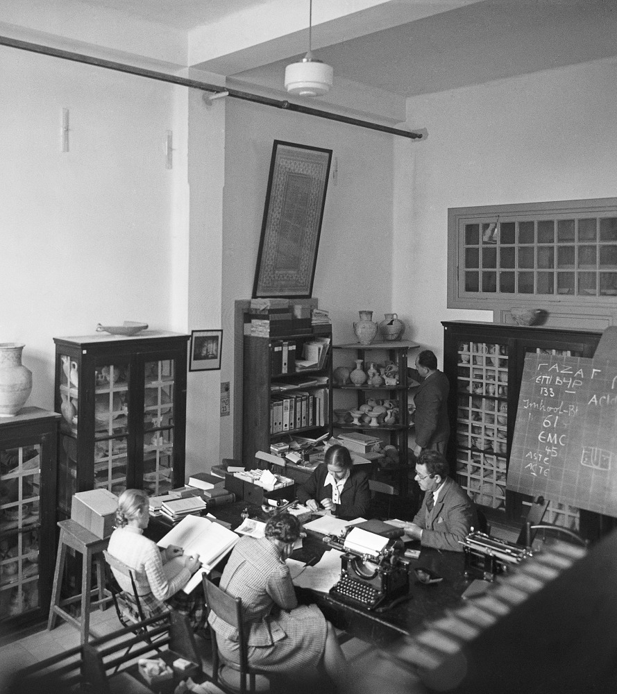 Museum staff at work in the Collections Hall before moving to the new building (1930's),  (The Hebrew University Photo Archives).